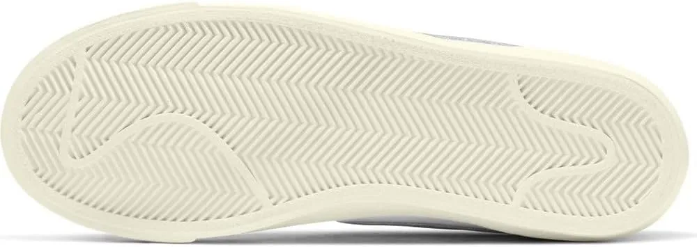 Nike Women's Sneaker, Medium