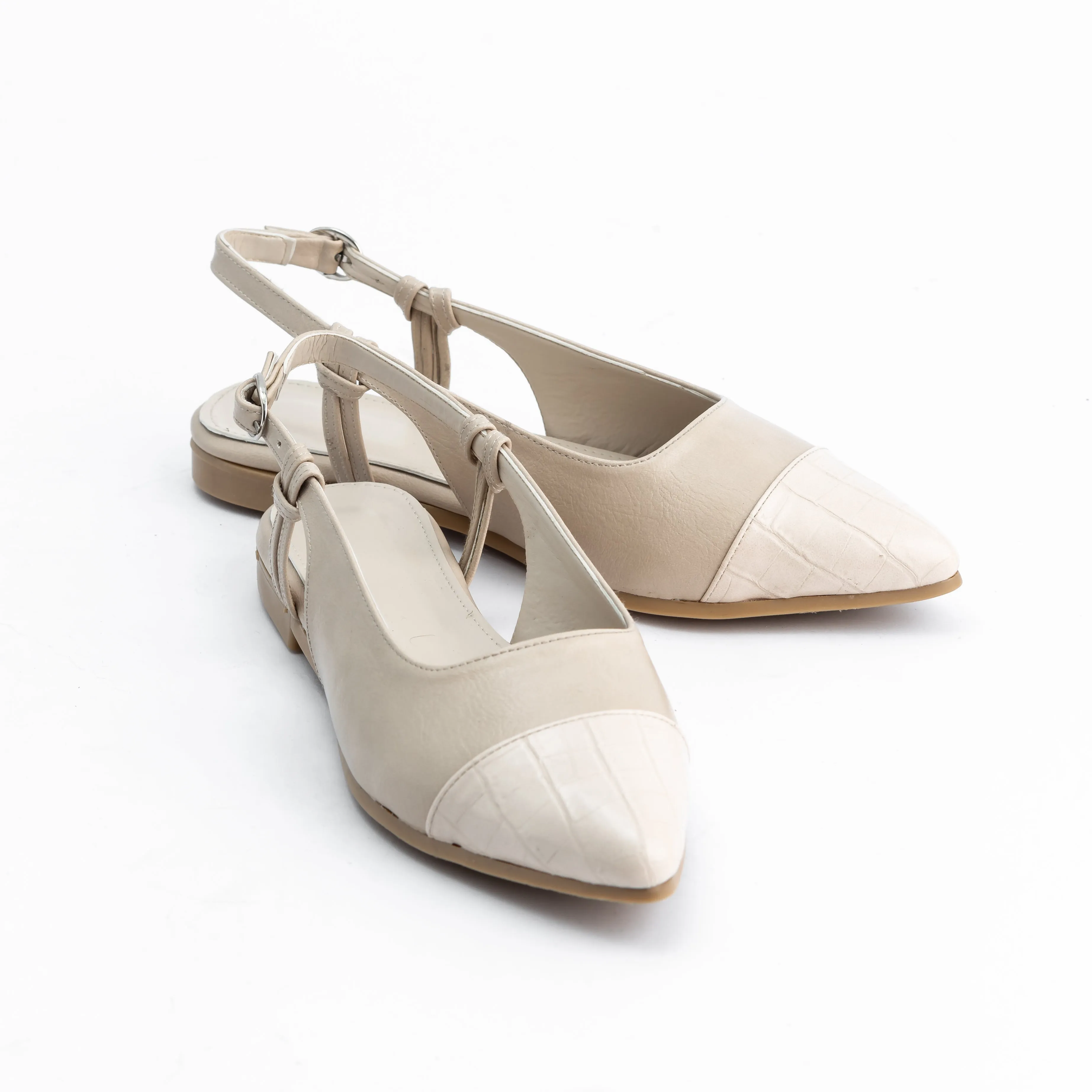 Women Off-White Pointed Flat Sandal