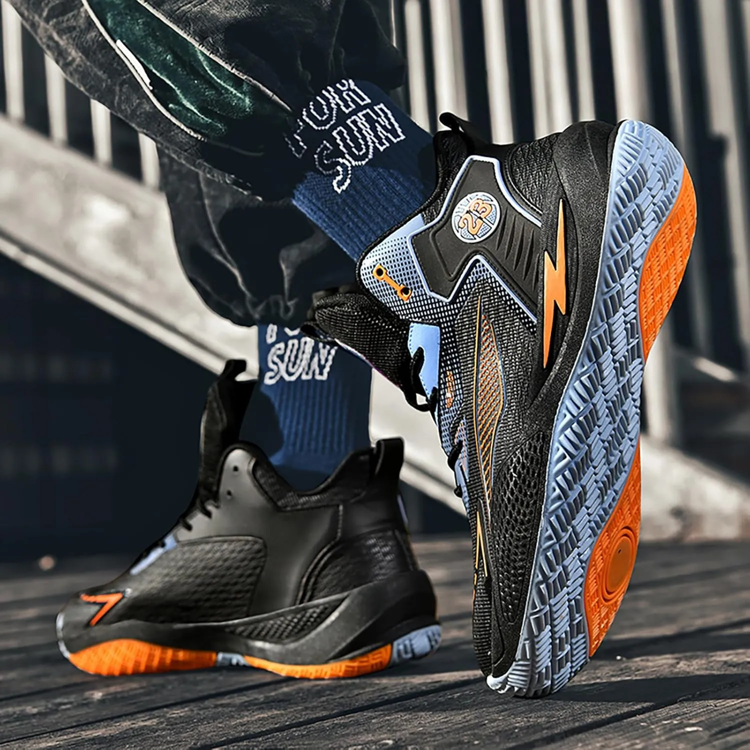 Women's Men's High-Top Basketball Shoes Breathable Anti-Slip and Wear-Resistant Soles Running Shoes Graffiti Design Fashionable Sports Shoes