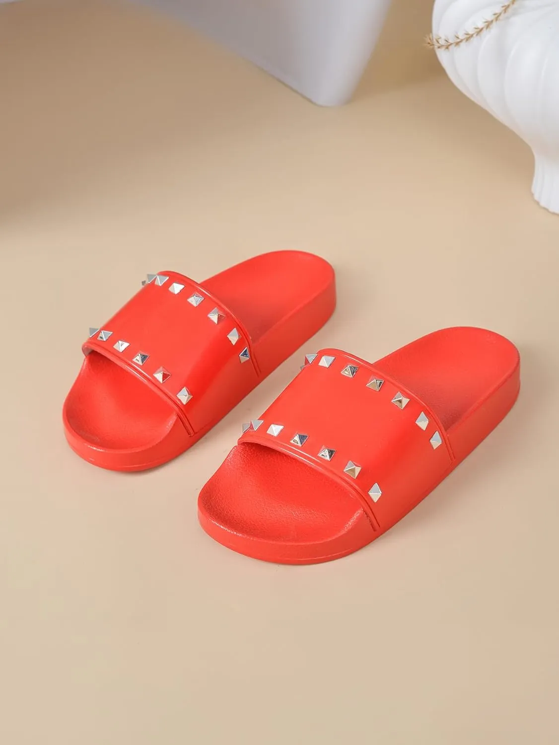 Women's Studded Flat Slippers Slip On Summer Indoor and Outdoor Slide Sandals Beach Rain Shoes